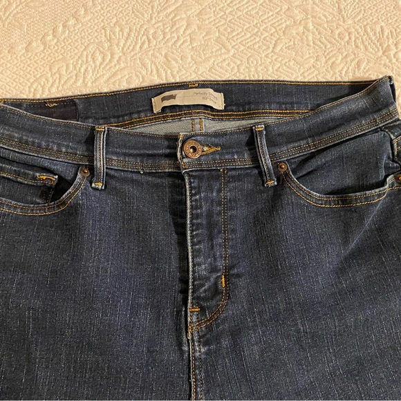 Levi's Women's Sz 10 Jeans Dark Blue - Picture 3 of 3